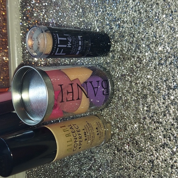 3 bundle products, 2 foundations and sponges - Picture 1 of 12